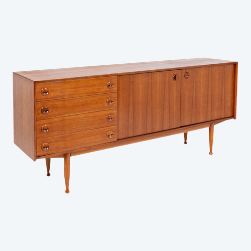 Credenza in teak, con quattro cassetti e due ante. 20 ° secolo.