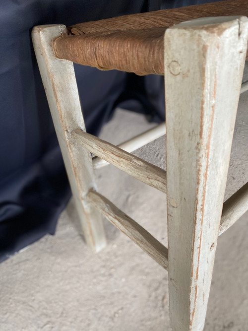 Banc ( de cheminée) datant du 18e siècle assise paillée et boiseries patinée 