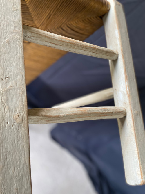 Banc ( de cheminée) datant du 18e siècle assise paillée et boiseries patinée 