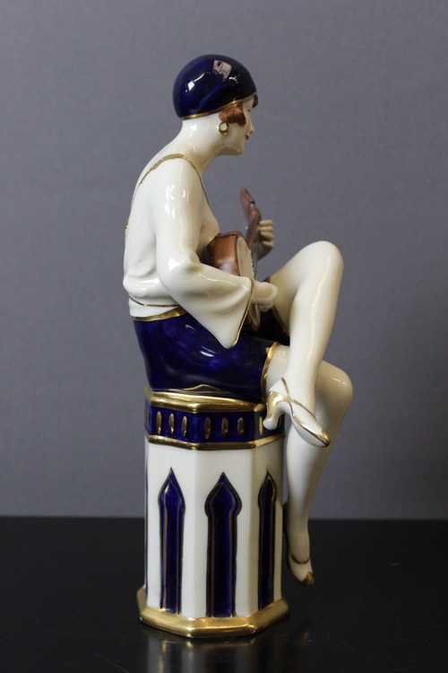 Suonatore di mandolino in stile Art Déco in porcellana di Royal Dux