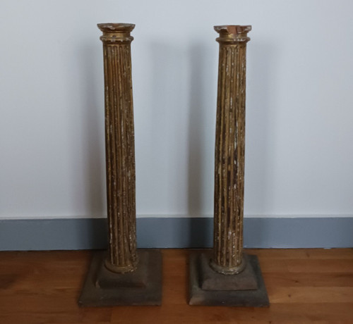 18th century - pair of neoclassical columns or sellettes - fluted decor - gilded wood - girdle