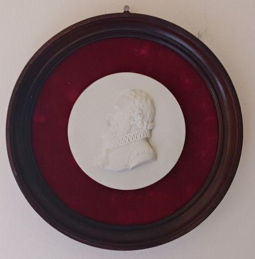 Manufacture de Sèvres - Henri IV - cookie medallion in a frame - signed