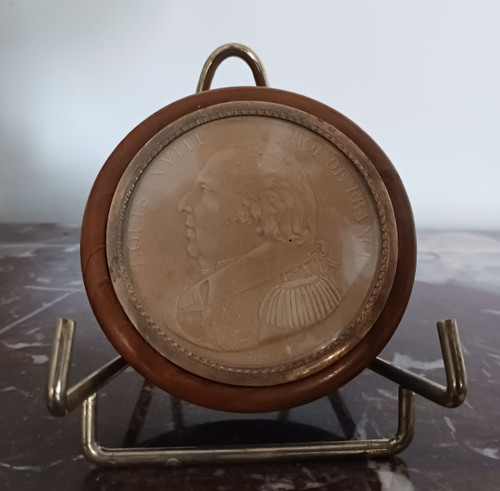 France, early 19th century - Royalist box - boxwood and embossed portrait of Louis XVIII.