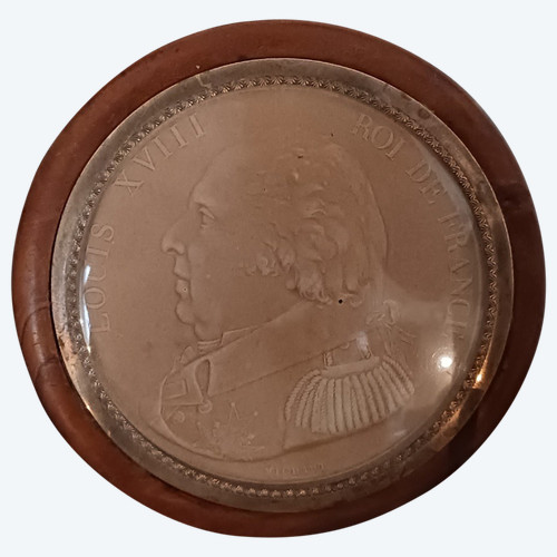 France, early 19th century - Royalist box - boxwood and embossed portrait of Louis XVIII.