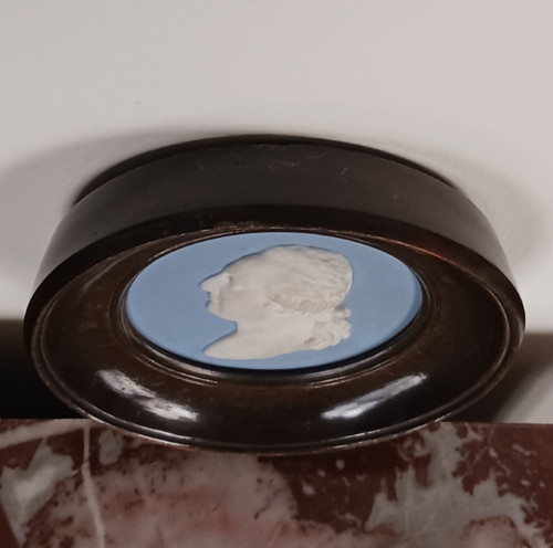 Manifattura di Sèvres per il duca di Doudeauville - Medaglione in biscuit del re Luigi XVI