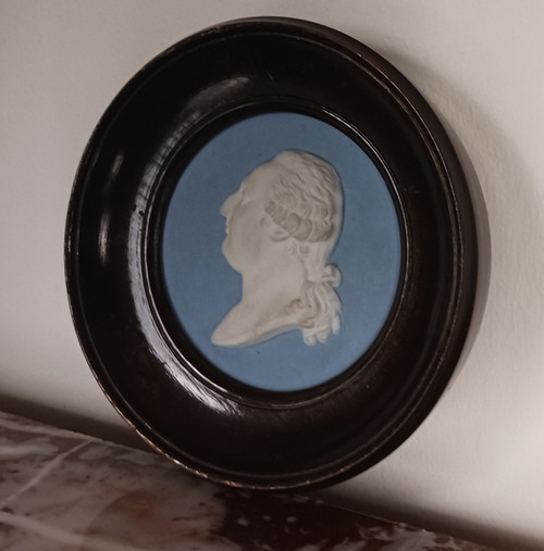 Manifattura di Sèvres per il duca di Doudeauville - Medaglione in biscuit del re Luigi XVI