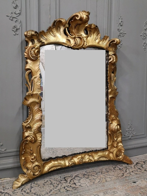 Italienischer Spiegel aus vergoldetem Holz aus der Zeit von Louis XV. Mitte XVIII.