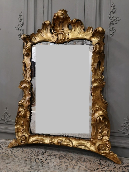 Italienischer Spiegel aus vergoldetem Holz aus der Zeit von Louis XV. Mitte XVIII.