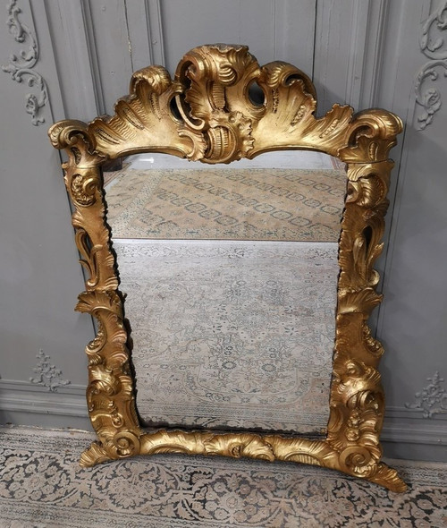Italienischer Spiegel aus vergoldetem Holz aus der Zeit von Louis XV. Mitte XVIII.