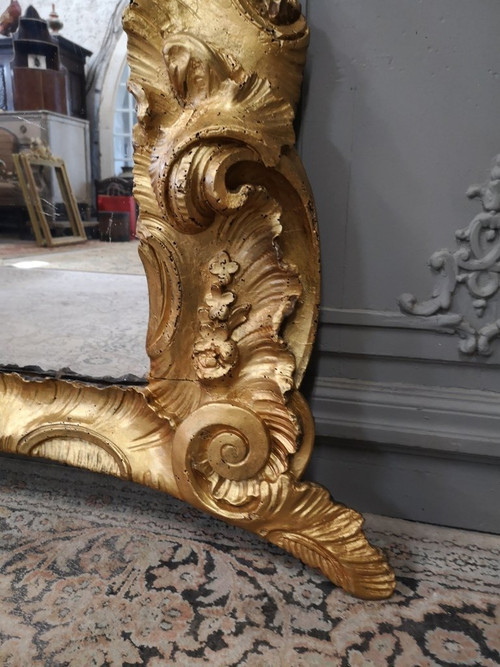 Italienischer Spiegel aus vergoldetem Holz aus der Zeit von Louis XV. Mitte XVIII.
