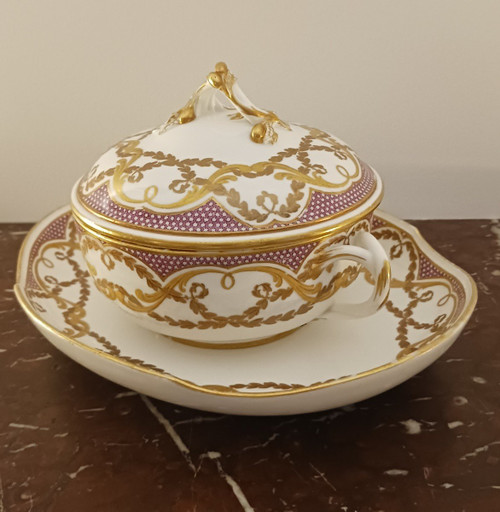Royal Manufacture of Sèvres - covered bowl and its hard porcelain tray - Taillandier base - 2nd size -