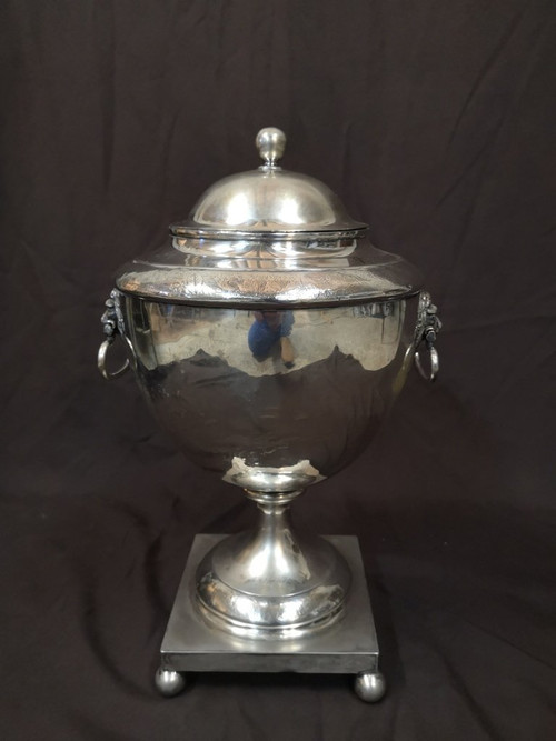Samovar in metallo argentato del primo periodo dell'Impero