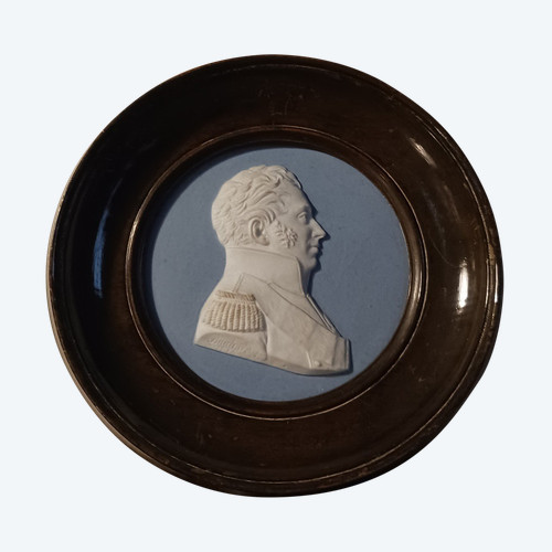 Manufacture de Sèvres pour le duc de Doudeauville - médaillon en biscuit du duc de Berry