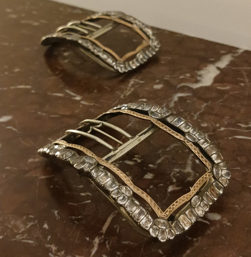 XVIIIe siècle, époque Louis XVI - étonnante paire de boucles de souliers - or, argent et brillants du Rhin