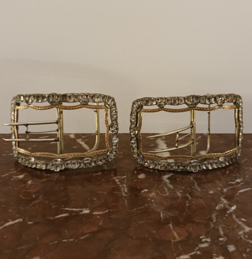 XVIIIe siècle, époque Louis XVI - étonnante paire de boucles de souliers - or, argent et brillants du Rhin