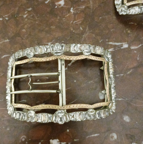 XVIIIe siècle, époque Louis XVI - étonnante paire de boucles de souliers - or, argent et brillants du Rhin