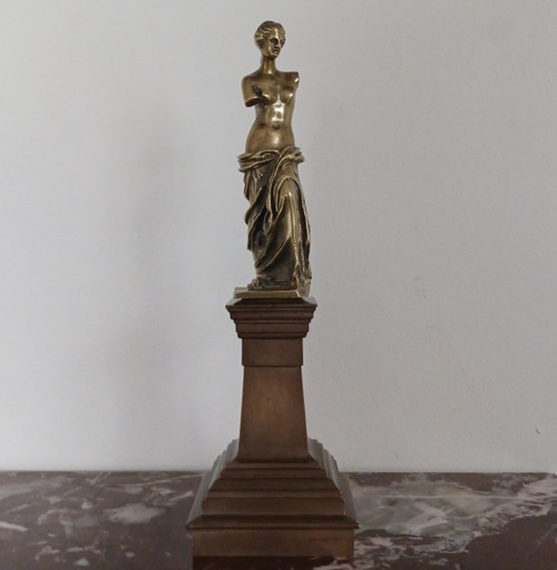 Souvenir ou curiosa en bronze - Venus de Milo en bronze - grand socle architecturé - fin XIXe siècle