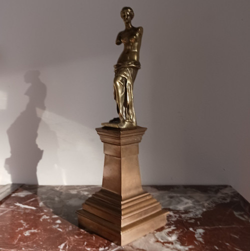 Souvenir ou curiosa en bronze - Venus de Milo en bronze - grand socle architecturé - fin XIXe siècle
