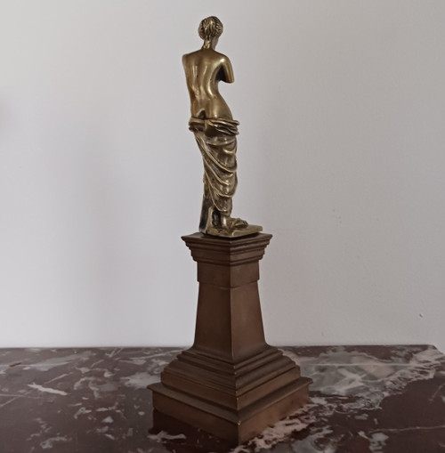 Souvenir ou curiosa en bronze - Venus de Milo en bronze - grand socle architecturé - fin XIXe siècle