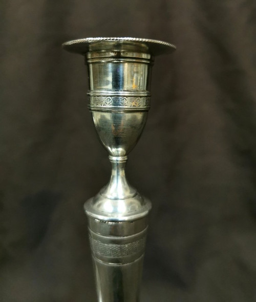 Coppia di candelieri corazzati del periodo impero in argento sterling