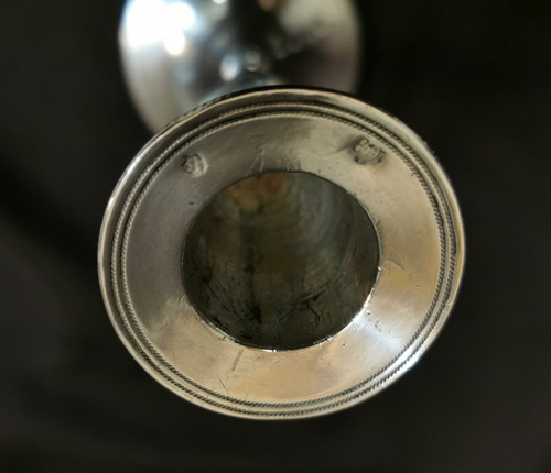 Coppia di candelieri corazzati del periodo impero in argento sterling