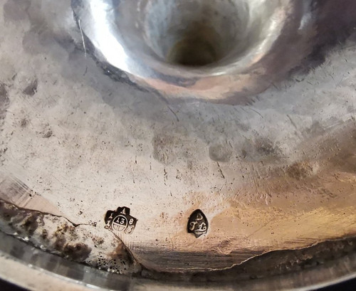Coppia di candelieri corazzati del periodo impero in argento sterling