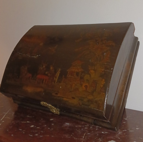 Frankreich, 18. Jahrhundert - Perückenschachtel aus Martinslack mit chinesischem Dekor - Louis XV