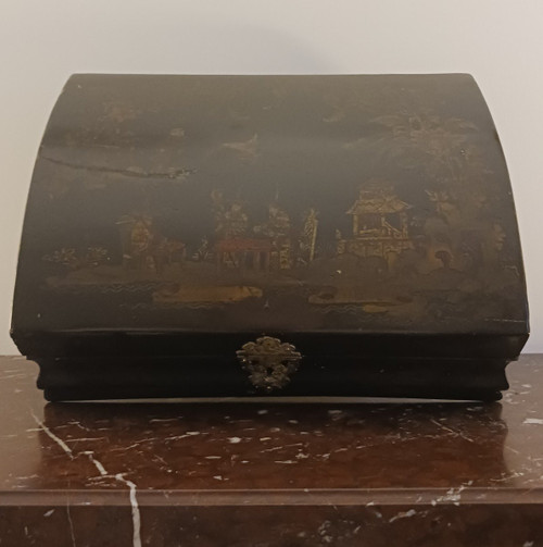 Frankreich, 18. Jahrhundert - Perückenschachtel aus Martinslack mit chinesischem Dekor - Louis XV