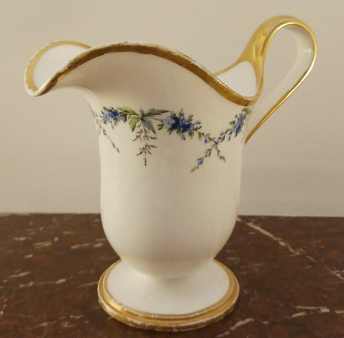 Manufacture révolutionnaire de Sèvres - pot à lait - forme étrusque ou hanap - porcelaine tendre