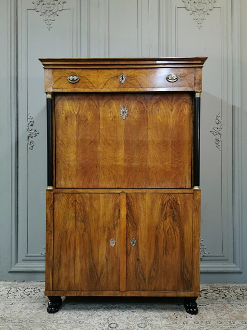 Scrivania Biedermeier di epoca impero con stemma. Inizio del XIX secolo