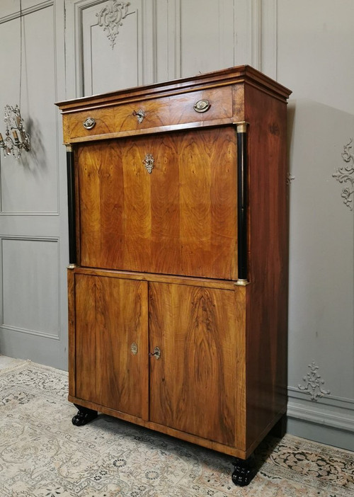 Scrivania Biedermeier di epoca impero con stemma. Inizio del XIX secolo