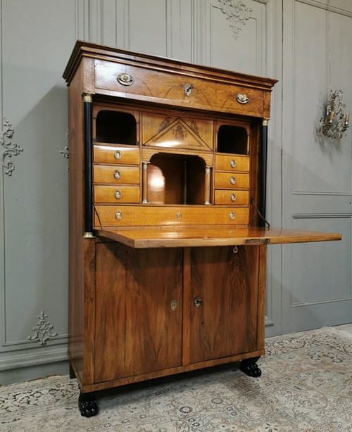Scrivania Biedermeier di epoca impero con stemma. Inizio del XIX secolo