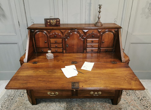 Grande scriba in noce massiccio di epoca Luigi XIV. Fine XVII/inizio XVIII secolo