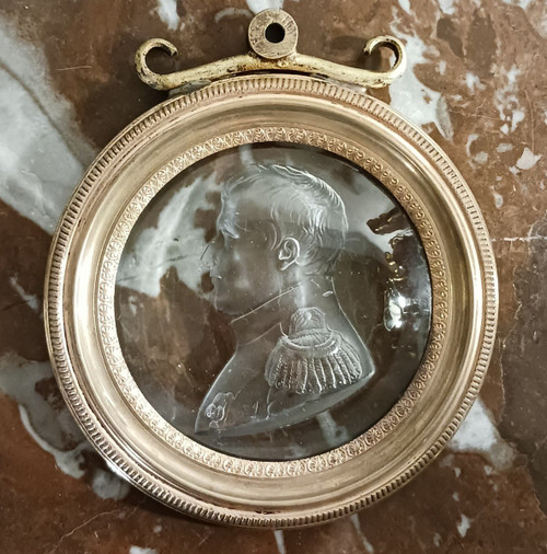 Frankreich, um 1830 - sehr seltenes Medaillon aus gegossenem Glas von Napoleon als Generaloberst nach Andrieu
