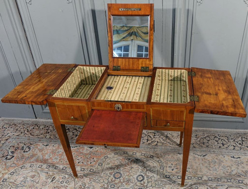 Coiffeuse d'époque Louis XVI En Marqueterie. Fin XVIIIème