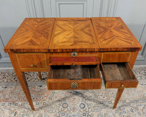 Coiffeuse d'époque Louis XVI En Marqueterie. Fin XVIIIème