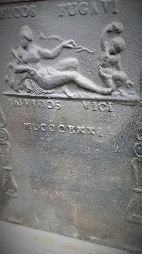 Grande plaque de cheminée en fonte de fer décor néo-gothique début 19 ème
