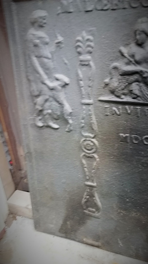 Grande plaque de cheminée en fonte de fer décor néo-gothique début 19 ème