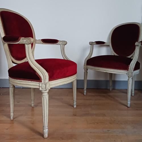 Claude Gorgu, master in 1770 - pair of cabriolet armchairs - restored - velvet jaspé - inventory number
