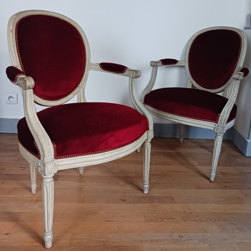 Claude Gorgu, master in 1770 - pair of cabriolet armchairs - restored - velvet jaspé - inventory number