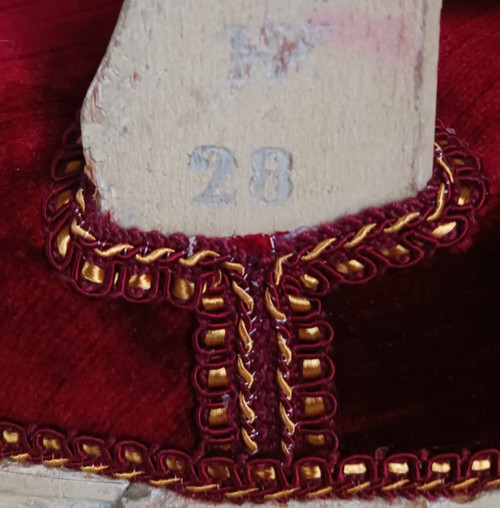 Claude Gorgu, master in 1770 - pair of cabriolet armchairs - restored - velvet jaspé - inventory number