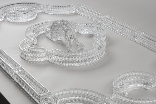 Chemin de table en cristal signé Baccarat composé de 19 éléments