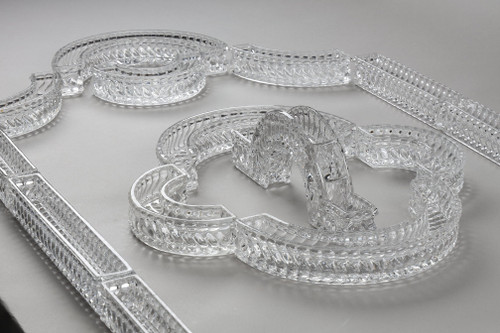 Chemin de table en cristal signé Baccarat composé de 19 éléments
