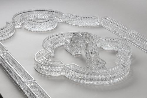 Chemin de table en cristal signé Baccarat composé de 19 éléments