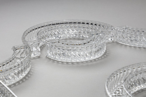 Chemin de table en cristal signé Baccarat composé de 19 éléments