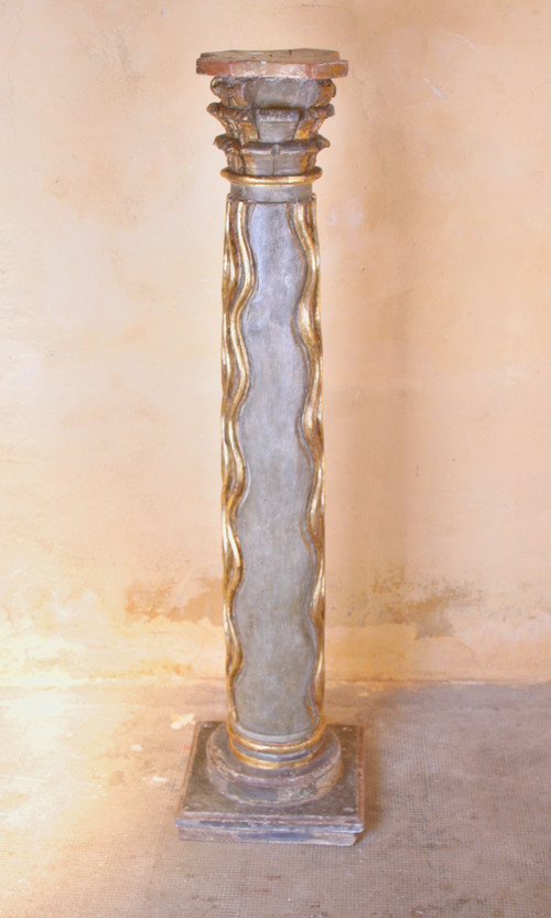 Colonna in legno intagliato e dorato