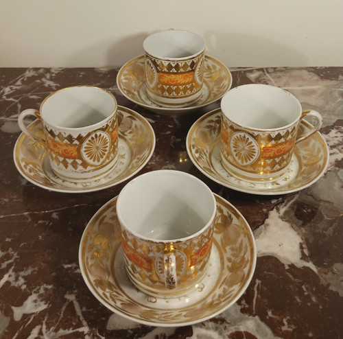 Paris, Revolution or Empire period - suite of 4 litron cups and saucers - rich gilded decoration and nankin background
