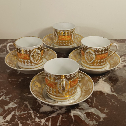 Paris, Revolution or Empire period - suite of 4 litron cups and saucers - rich gilded decoration and nankin background