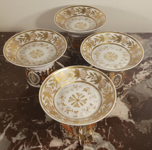 Paris, Revolution or Empire period - suite of 4 litron cups and saucers - rich gilded decoration and nankin background