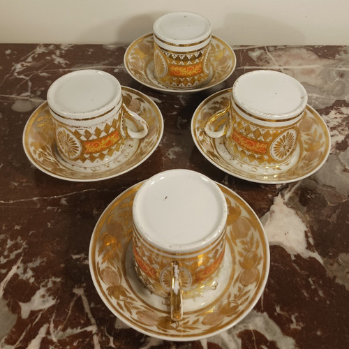 Paris, Revolution or Empire period - suite of 4 litron cups and saucers - rich gilded decoration and nankin background